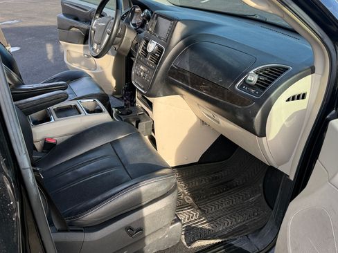 Used 2012 Chrysler Town & Country Touring-L w/ Driver Convenience Group image 26