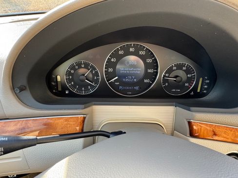 Used 2005 Mercedes-Benz E 320 CDI Sedan image 11