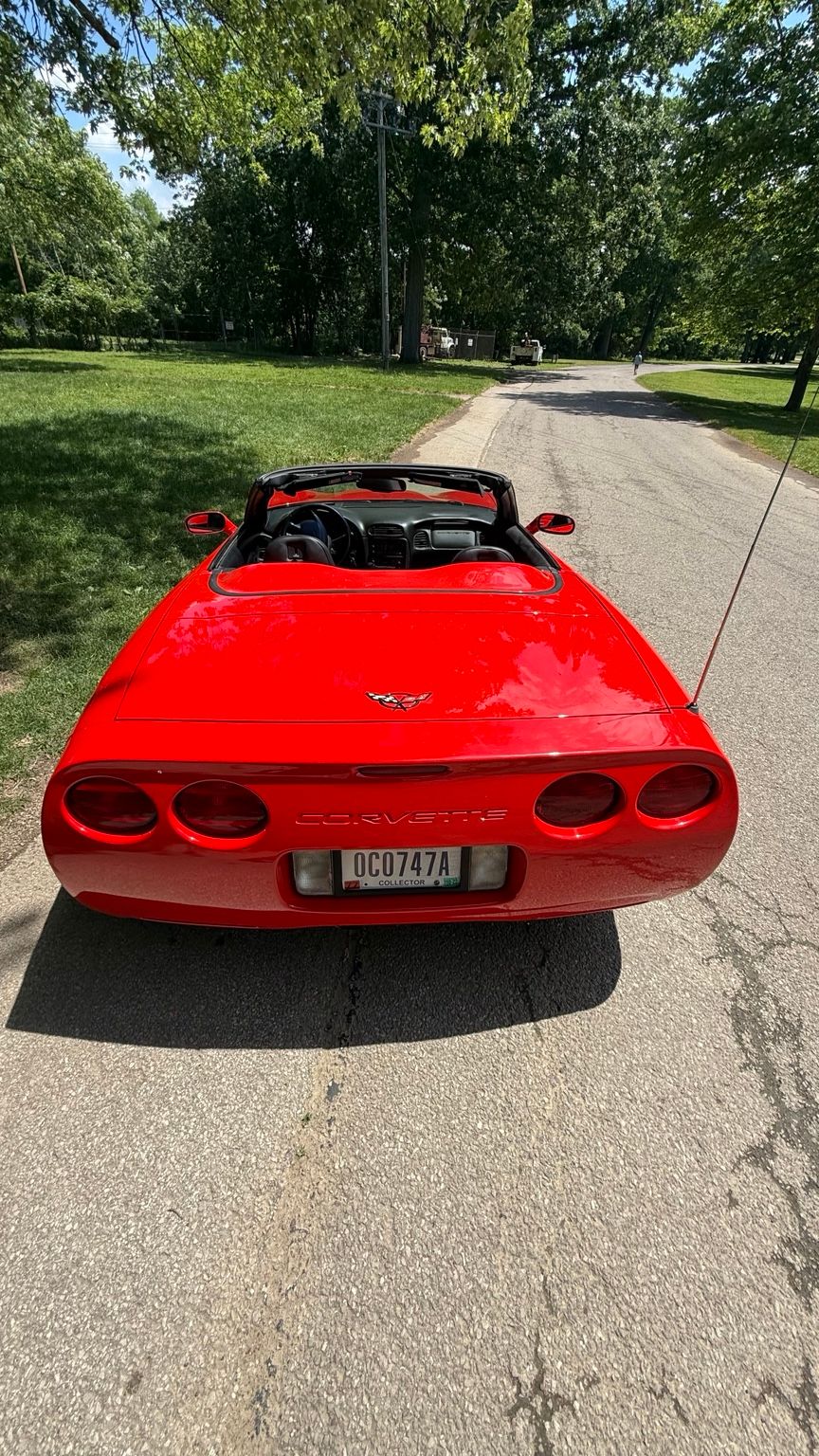 Used 2000 Chevrolet Corvette Convertible w/ Memory Pkg RWD image 10