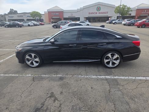 Used 2018 Honda Accord Touring image 9