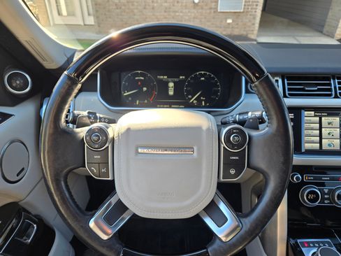 Used 2014 Land Rover Range Rover HSE image 12