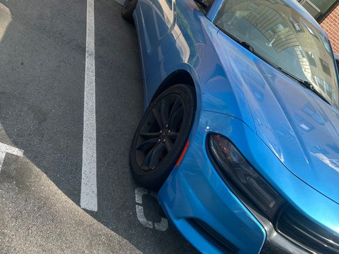 Used 2018 Dodge Charger SXT w/ Blacktop Package image 9