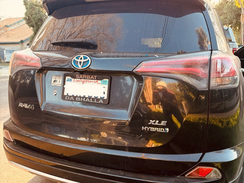 Used 2017 Toyota RAV4 XLE image 9