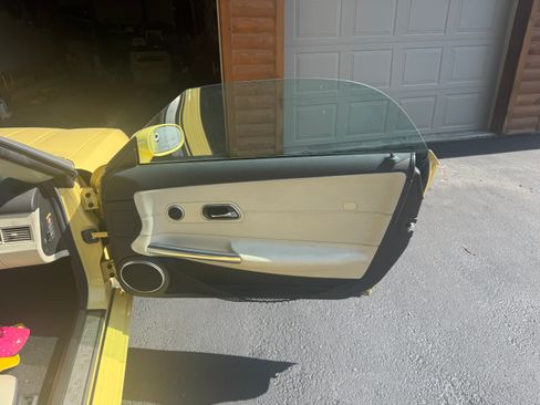 Used 2005 Chrysler Crossfire Limited image 8