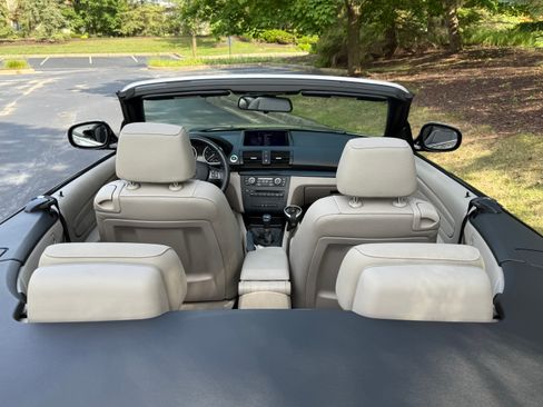 Used 2011 BMW 135i Convertible RWD image 15