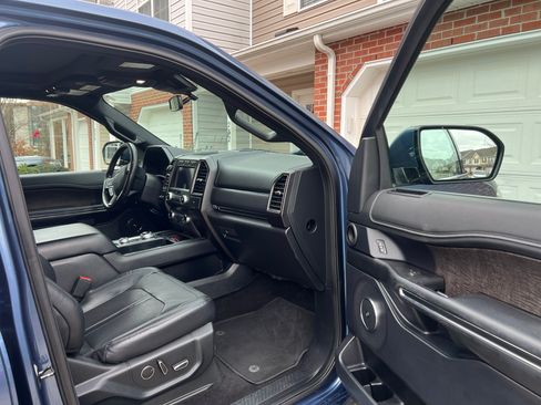 Used 2019 Ford Expedition Limited w/ Driver Assistance Package AWD/4WD image 8