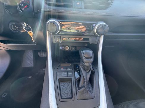 Used 2021 Toyota RAV4 LE image 12