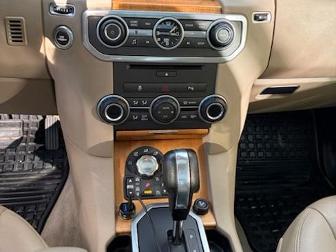 Used 2013 Land Rover LR4 HSE image 9