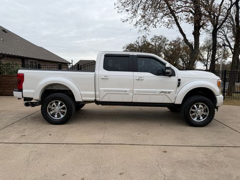 Used 2018 Ford F250 Lariat w/ Lariat Ultimate Package image 4