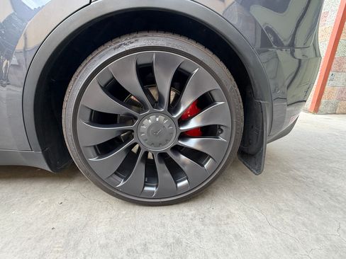 Used 2022 Tesla Model Y Performance AWD/4WD image 12