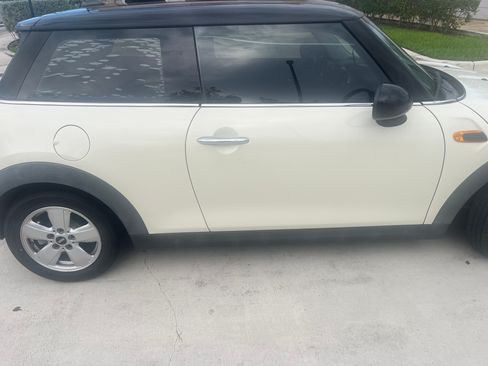 Used 2015 MINI Cooper 2-Door Hardtop image 8