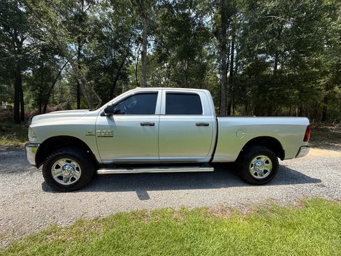 Used 2013 RAM 3500 Tradesman w/ Chrome Appearance Group AWD/4WD image 4