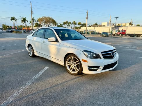 Used 2014 Mercedes-Benz C 250 Sedan image 4