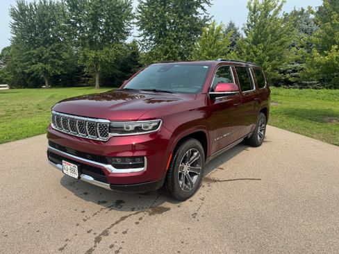 Used 2022 Jeep Grand Wagoneer Series I AWD/4WD image 4