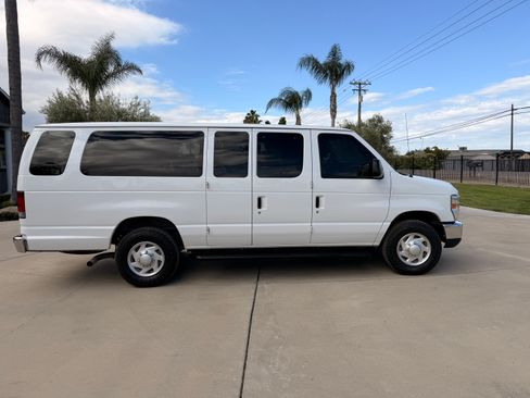 Used 2011 Ford E-350 and Econoline 350 XLT image 2