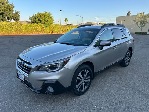 Used 2018 Subaru Outback 2.5i Limited w/ Popular Package #2 image 4