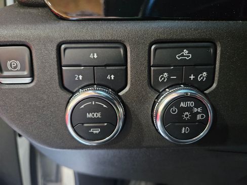 Used 2024 GMC Sierra 2500 SLE w/ SLE Value Package; image 12