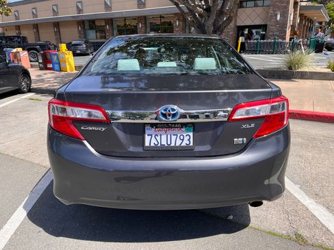 Used 2012 Toyota Camry XLE w/ Convenience Pkg image 4