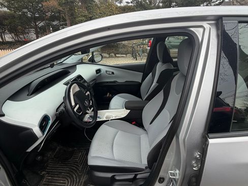 Used 2017 Toyota Prius Prime Plus w/ Carpet Mat Package image 7