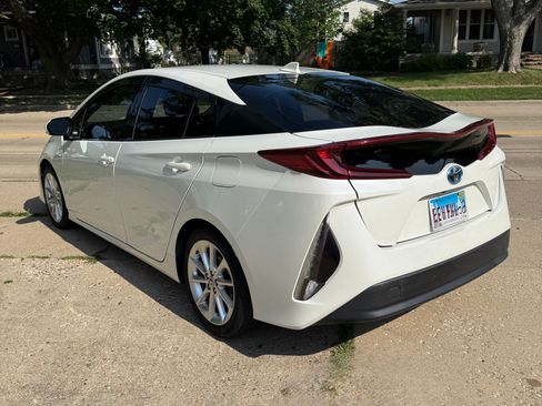 Used 2017 Toyota Prius Prime Premium FWD image 8