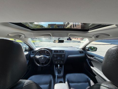 Used 2017 Volkswagen Jetta SE FWD image 18