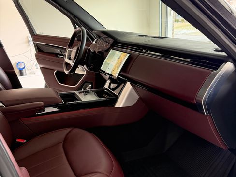 Used 2024 Land Rover Range Rover SE image 9