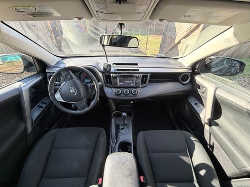 Used 2016 Toyota RAV4 LE image 13