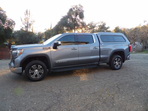 Used 2019 GMC Sierra 1500 SLE w/ SLE Value Package image 1