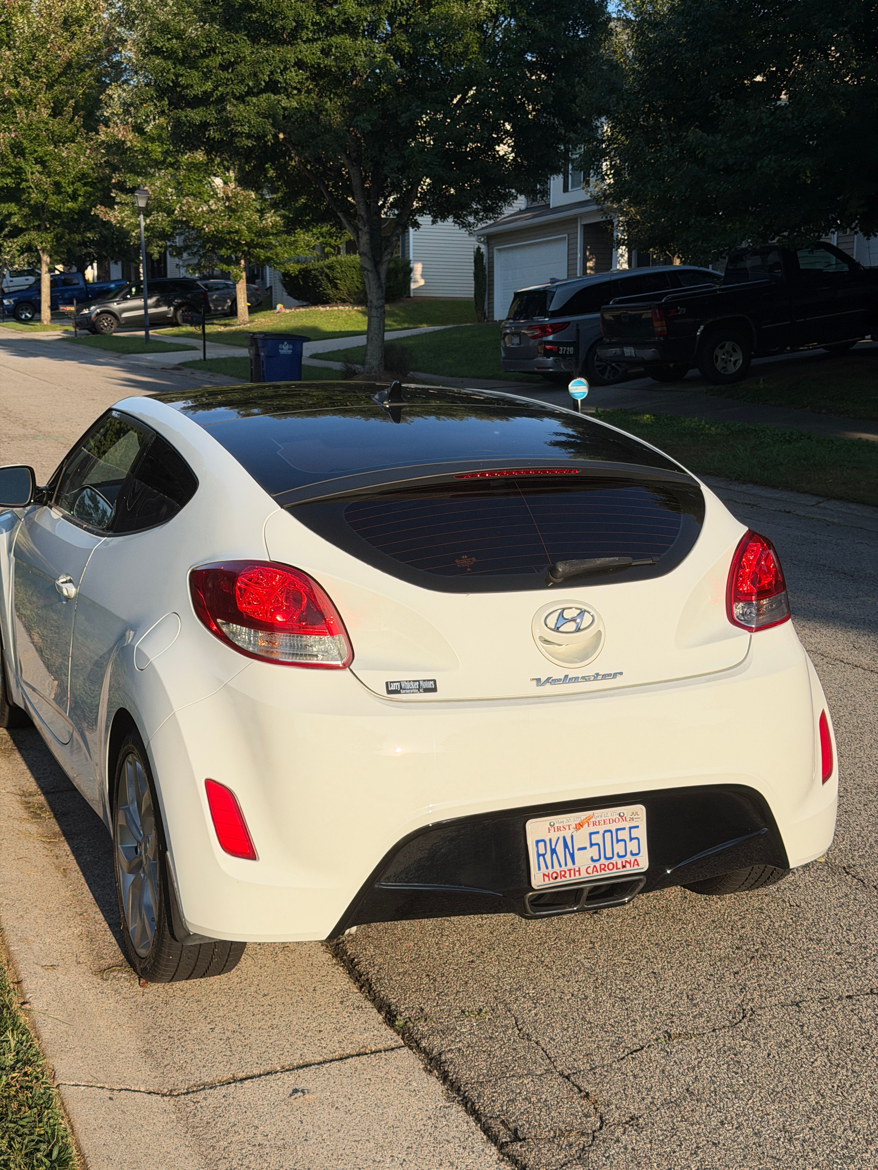 Used 2013 Hyundai Veloster w/ Style Pkg FWD image 6