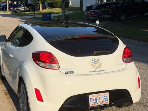 Used 2013 Hyundai Veloster w/ Style Pkg FWD image 6