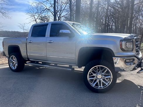 Used 2018 GMC Sierra 1500 SLT w/ SLT Premium Package image 2