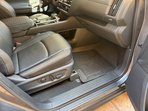 Used 2024 Nissan Pathfinder SL w/ SL Premium Package image 14