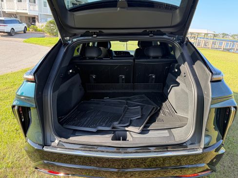 Used 2025 Cadillac Lyriq Luxury RWD image 9