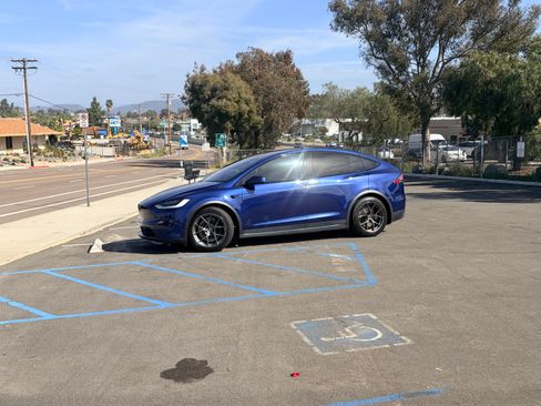 Used 2022 Tesla Model X image 2