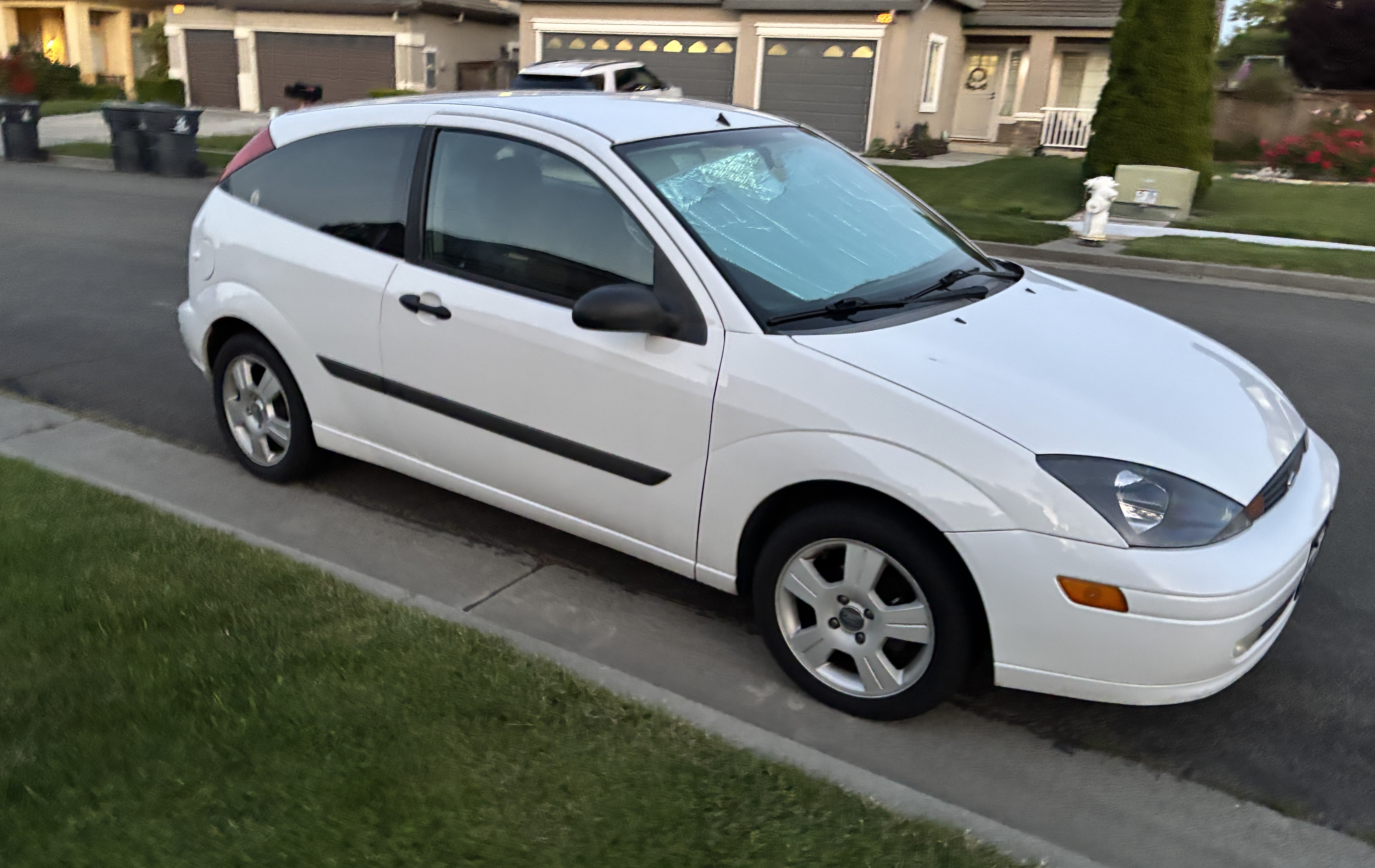 Used 2004 Ford Focus ZX3 Hatchback FWD image 1