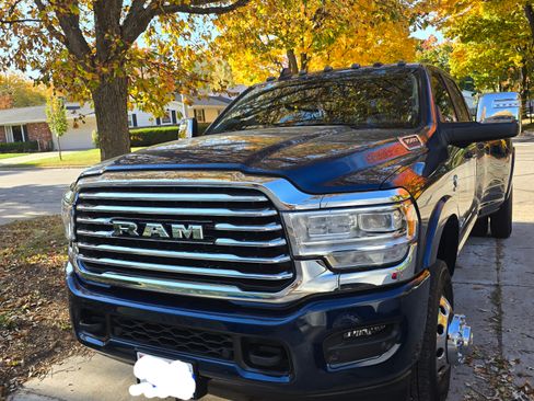 Used 2024 RAM 3500 Limited w/ Towing Technology Group image 7