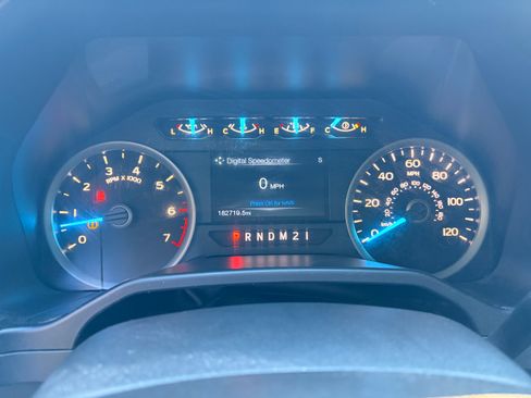 Used 2015 Ford F150 XLT w/ Equipment Group 302A Luxury image 17