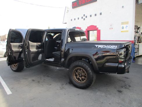 Used 2021 Toyota Tacoma TRD Off-Road w/ Technology Package image 30