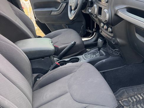 Used 2014 Jeep Wrangler Sport image 9