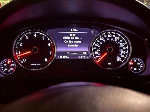 Used 2013 Volkswagen Touareg Sport image 23