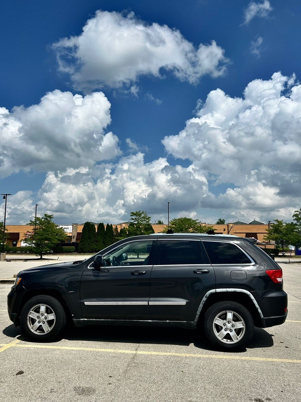 Used 2011 Jeep Grand Cherokee Laredo w/ Security & Convenience Group AWD/4WD image 4