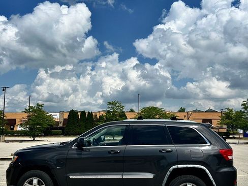 Used 2011 Jeep Grand Cherokee Laredo w/ Security & Convenience Group AWD/4WD image 4