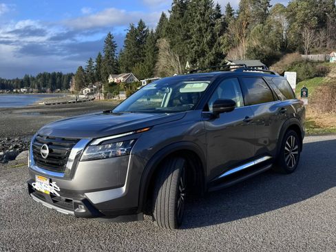 Used 2023 Nissan Pathfinder Platinum w/ Lighting Package (N93) image 13