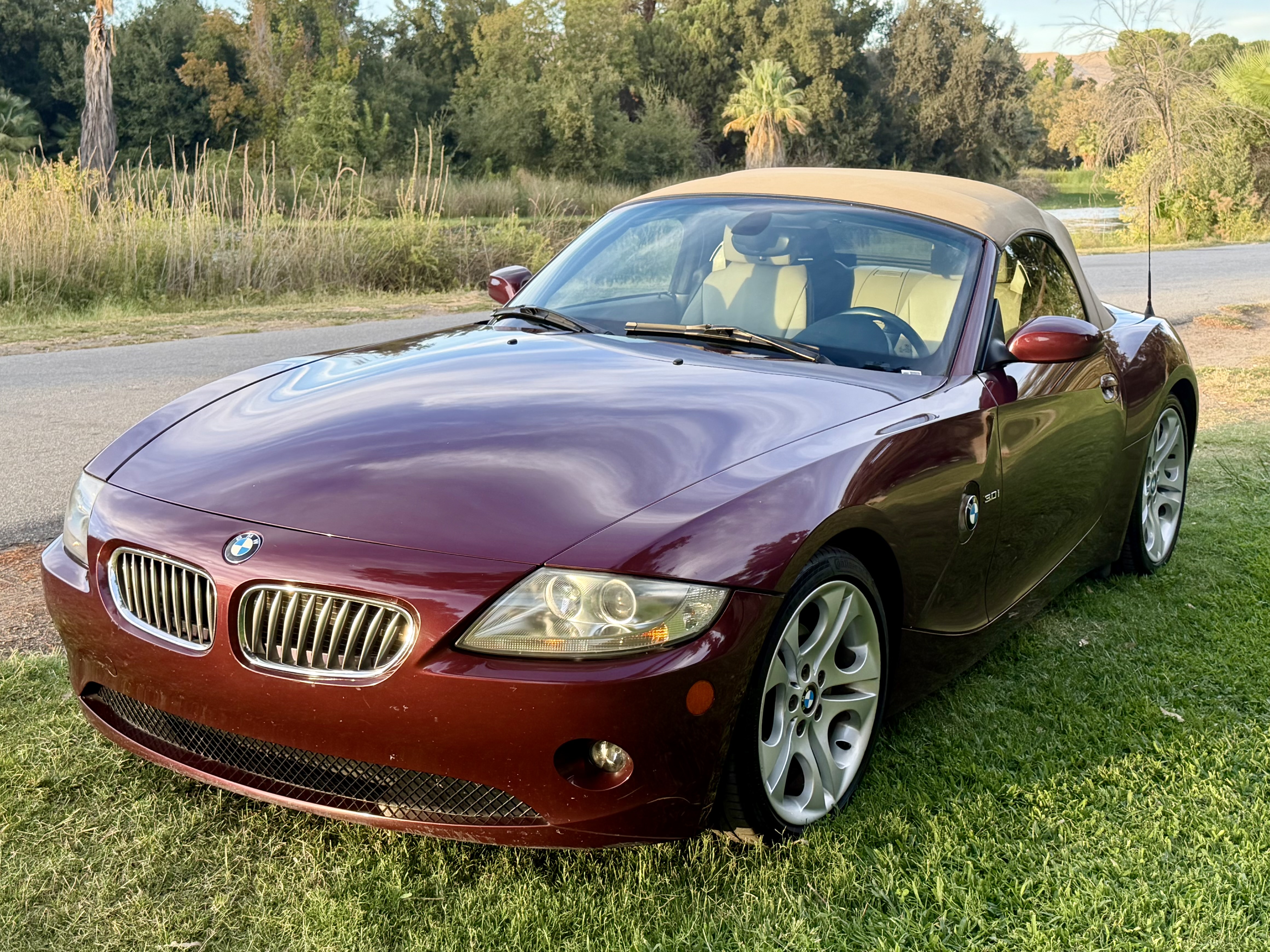 Used 2005 BMW Z4 3.0i RWD image 2
