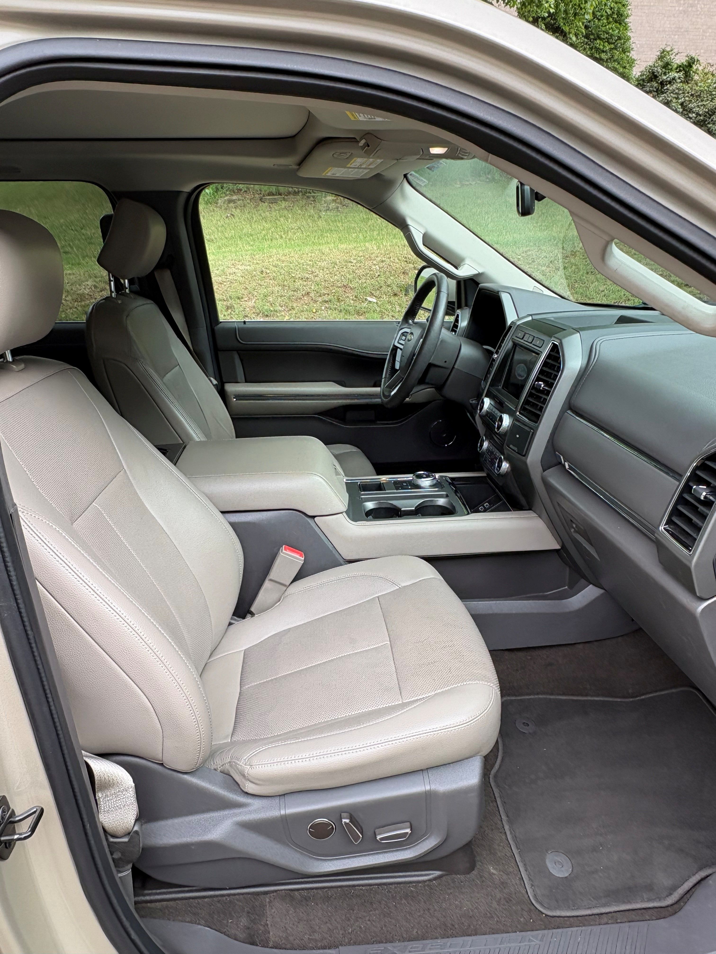 Used 2018 Ford Expedition XLT w/ Equipment Group 202A RWD image 8
