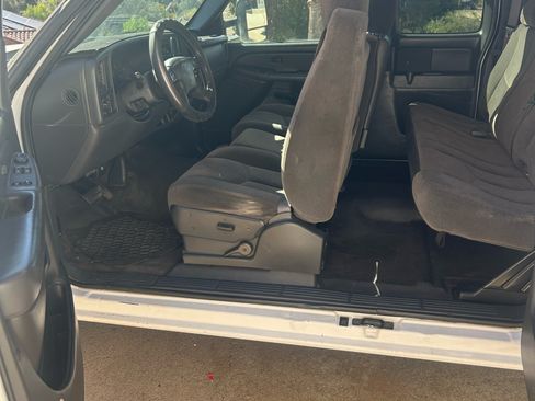 Used 2006 Chevrolet Silverado 2500 W/T image 6