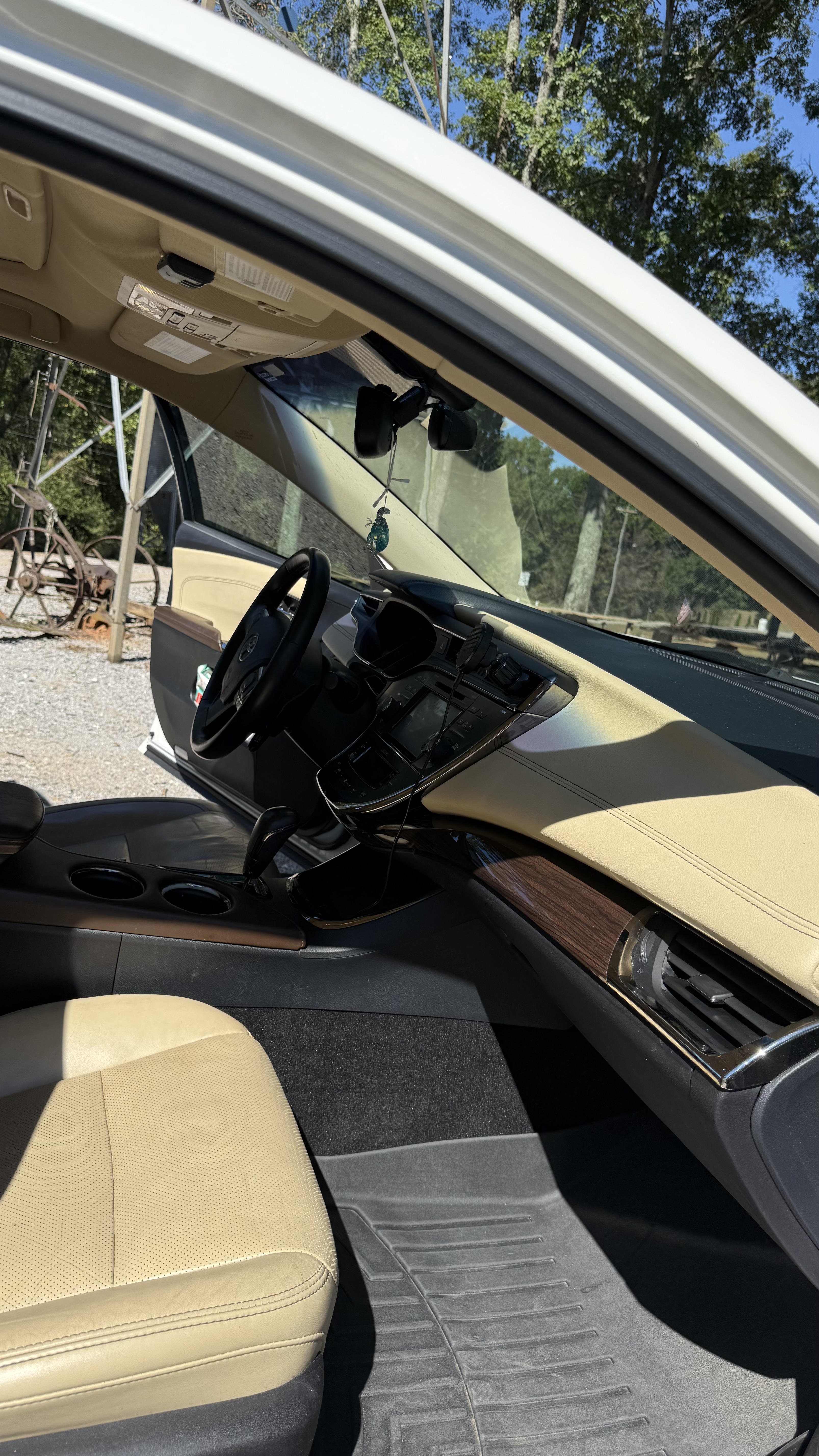 Used 2015 Toyota Avalon Limited FWD image 16