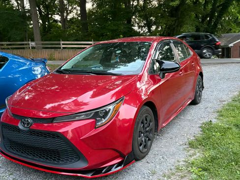 Used 2021 Toyota Corolla LE image 2