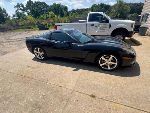 Used 2008 Chevrolet Corvette Coupe w/ Preferred Equipment Group RWD image 2