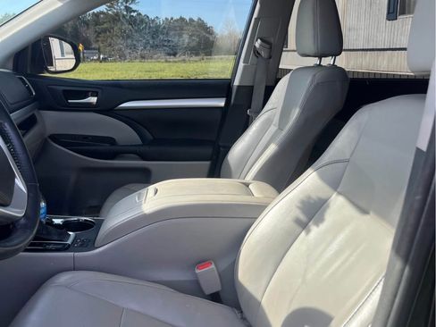 Used 2015 Toyota Highlander XLE AWD/4WD image 14